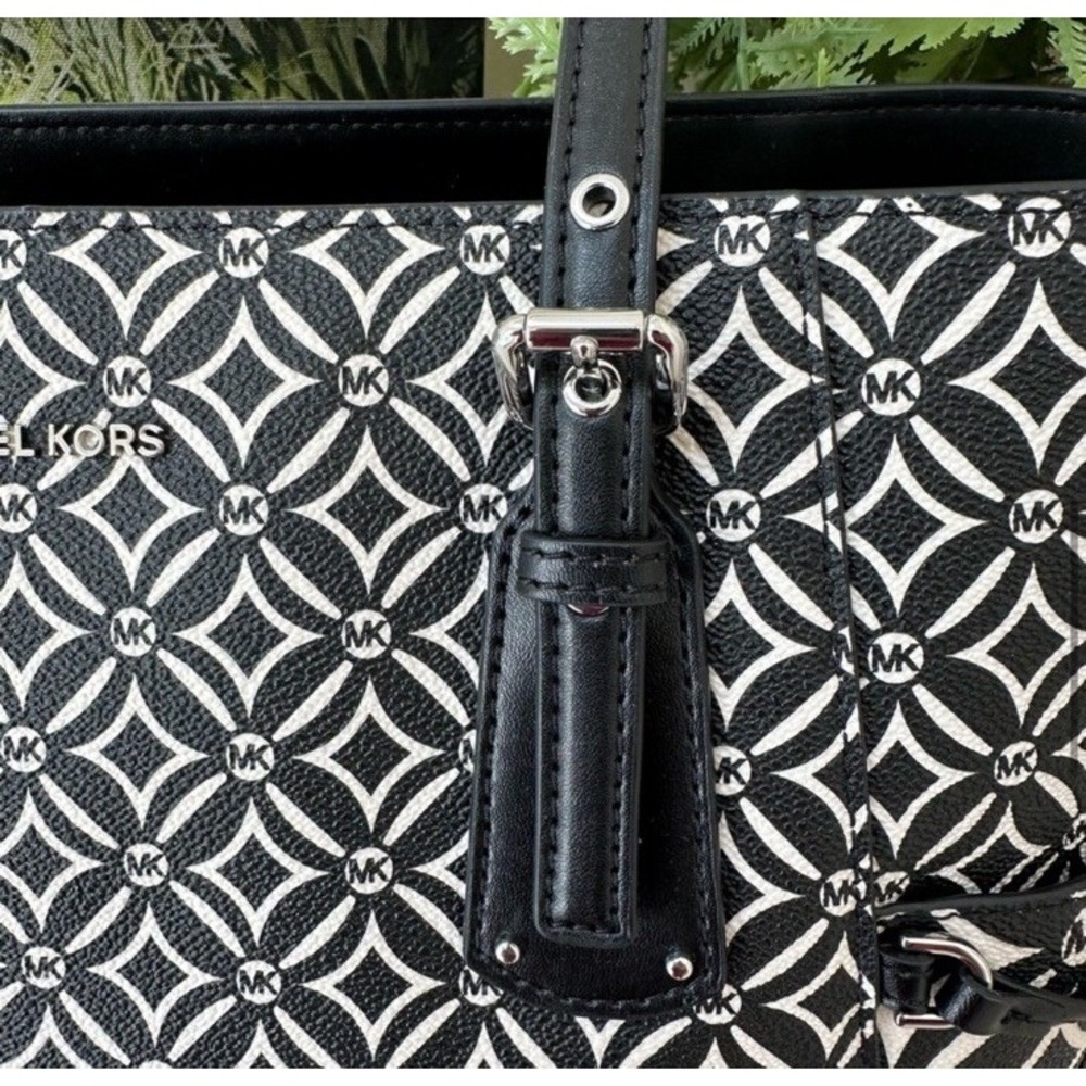 NWT Michael Kors Voyager East West Tote • Black‎ White New With Tags RARE beauty - Picture 8 of 13